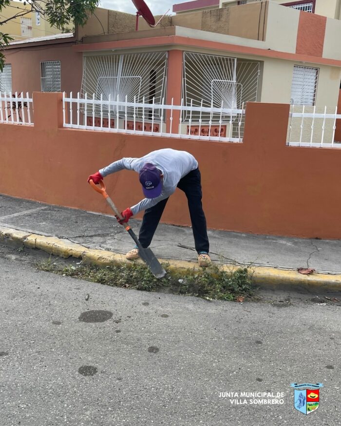Puede ser una imagen de 1 persona, patineta, calle y texto que dice "!! ጥ JUNTA MUN MUNICIPALDE CIPAL DE VILLA SOMBRERO VILLASOMBRERO OMBR"