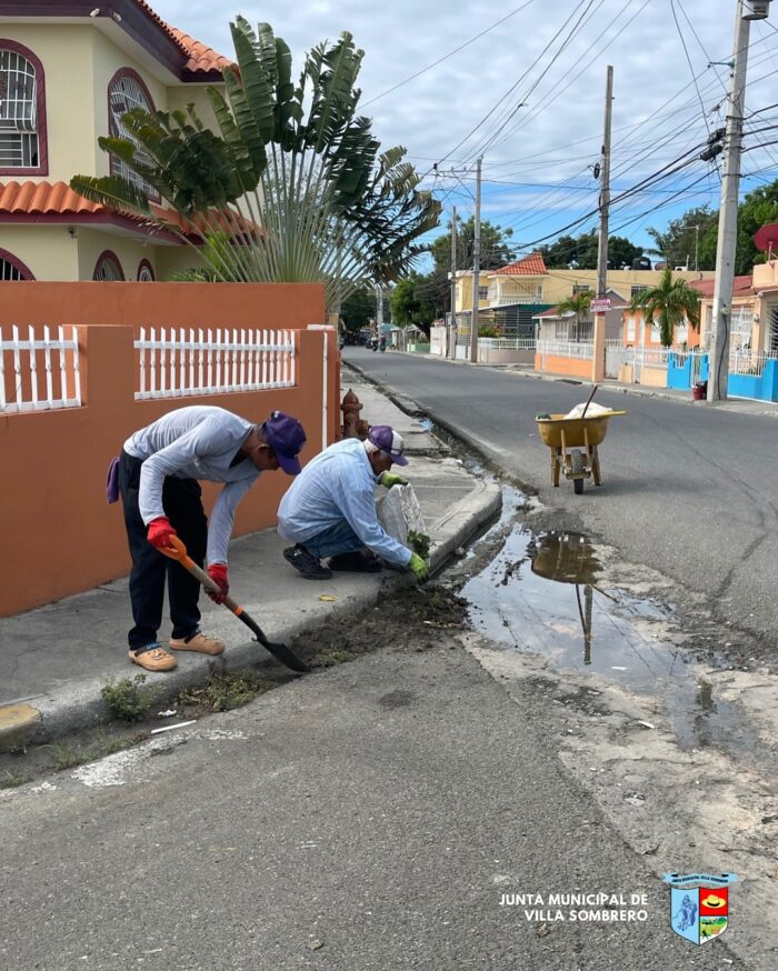 Puede ser una imagen de 2 personas, calle y texto que dice "VS JUNTA MUNICIPALDE JUNTAMUNICIPALDE MUNICI ΙΡΑ DE VILLA SOMBRERO VILLASOMBRERO SOMBR"
