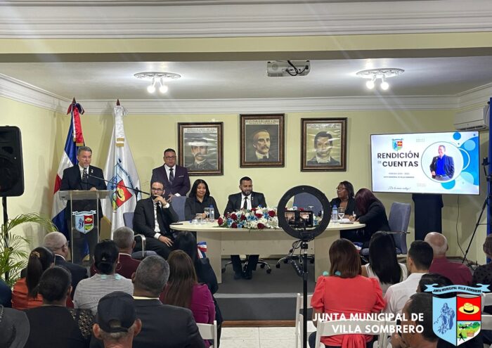 Puede ser una imagen de 12 personas y texto